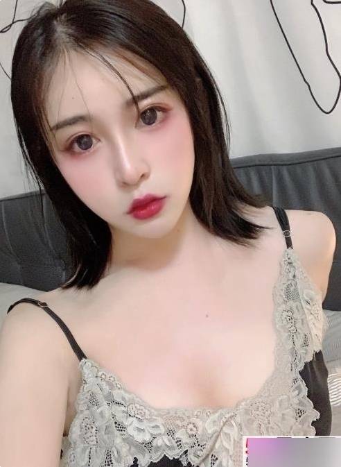 美脚TS妍熙：性感身材、迷人笑容，让粉丝疯狂