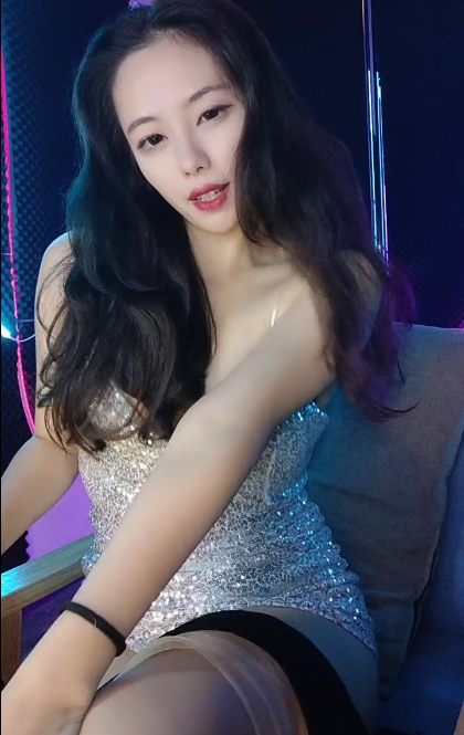 某处钢管舞视频分享，风情万种诱人，含不明液体资源