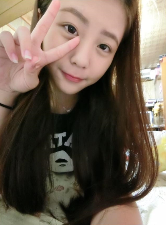 限时特惠台湾学妹50套泄密图影，高清32V，共3441P，总大小1.21G，免费下载，百度盘提供