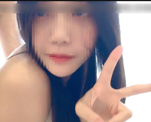 校园情侣自拍展示30分钟视频，女主颜值爆表，精选下载观看