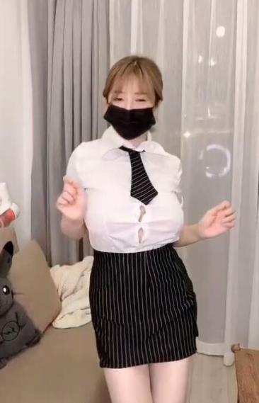 虎牙超人气女神主播周大萌，稀缺巨R姬，抖音精选视频