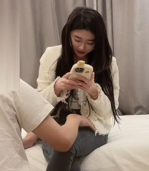 大神探花鬼脚七约会酒店边缘女玲珑1V700M观摩学习32分钟精选