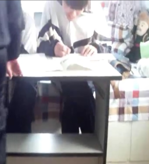 转载搬运三人校服白袜足艺[1+165m][百度盘]