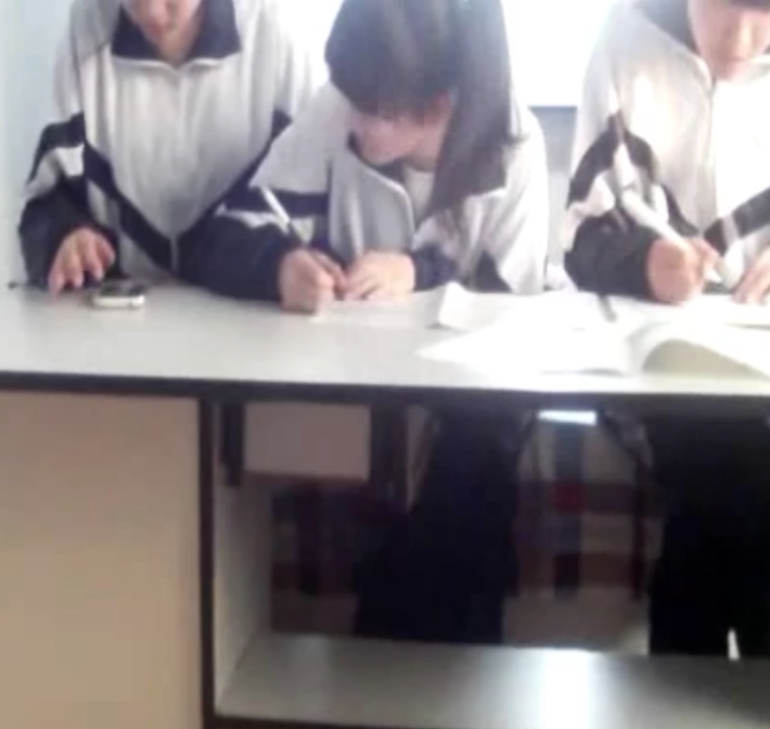 转载搬运三人校服白袜足艺[1+165m][百度盘]