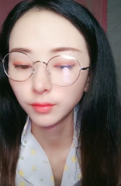 反差眼镜妹小美16V+15G视频资源