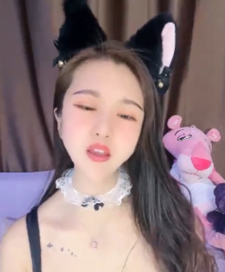 超级大罩杯女神小薇薇安狂甩奶视频4.48GB高清10小时