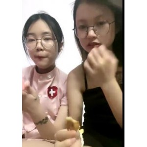 00后女孩直播舌吻肥猪男，新平台自拍邂逅？观看视频大小数量