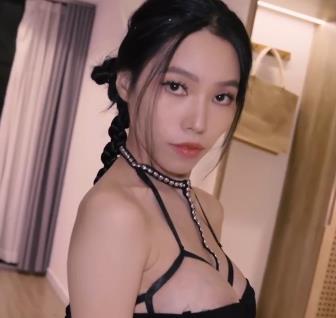 黑裙高跟美女自拍故事24分钟视频