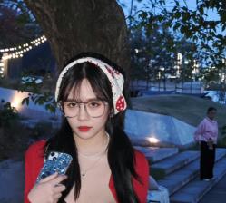 火爆女神Ceasonshot99高颜值御姐风户外拍摄图集，网红校服调皮系列