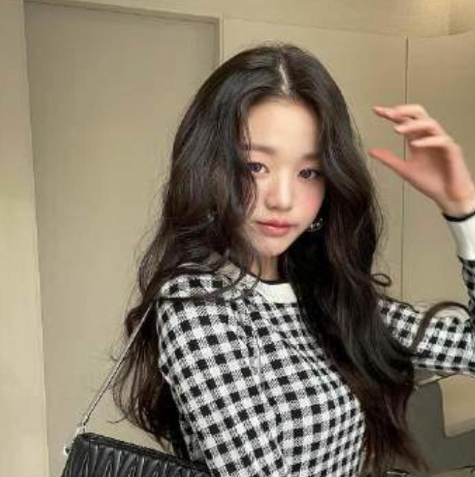 视频韩国混血女神LiSa82社区资源合集，颜值玉兔美腿短裙知性穿搭奔放床上冲锋7.9G