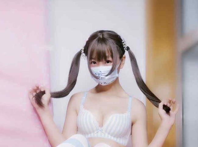 液液酱YeYe：网红妹子福利姬，5.5G视频资源，白丝黑丝女仆等多种风格