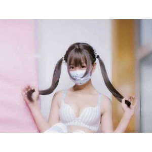 液液酱YeYe：网红妹子福利姬，5.5G视频资源，白丝黑丝女仆等多种风格
