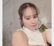 高铁自娱自乐女神Naomii：1V-970M自拍视频时长22分钟，更新作品发布，观看她的神秘魅力