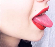 烈焰红唇：超清拍摄口红视频，诱惑无限，下载观看