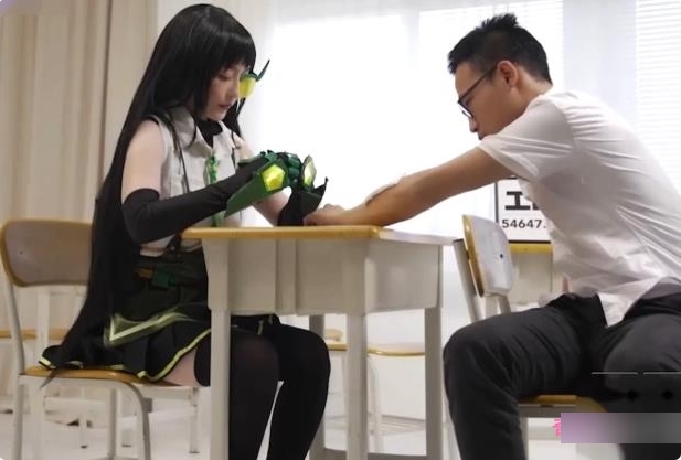 沈娜娜与海莉合作的反霸凌行动