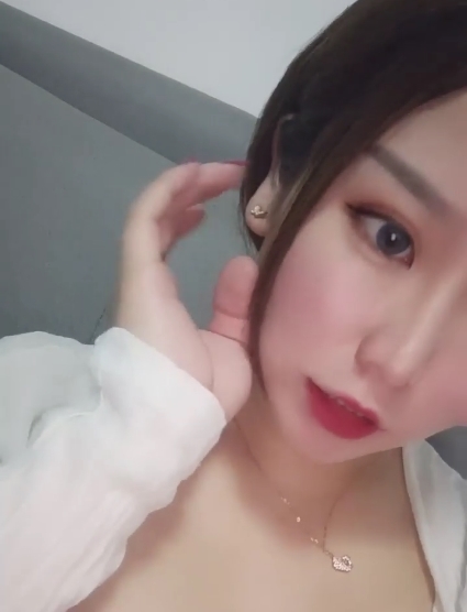 小雨：面色潮红，花样百出的视频之旅