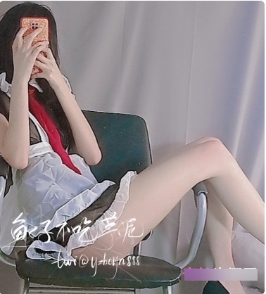 精选鱼子女仆装扮，展示小姐姐的大长腿，让您欣赏不吃芋泥的推特网红