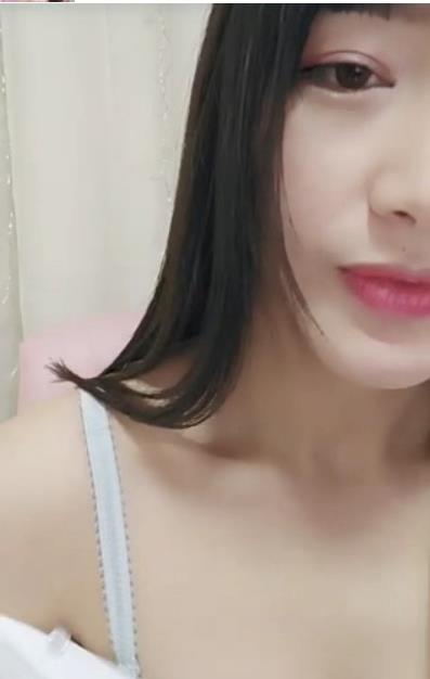 初音漫漫：高颜值美人痣主播29.3G大合集，宅男福利！