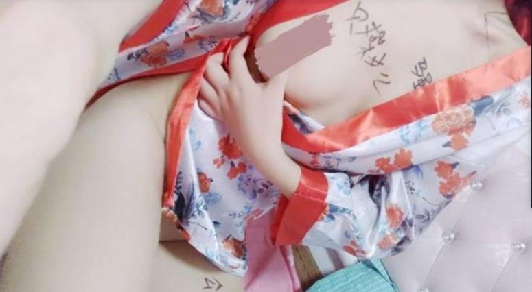 [47V-14.2G]雪糕酱：三寸妹子闺蜜视频合集，甜美笑容引无数粉丝倾倒