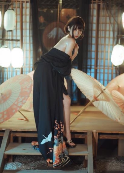 奈汐酱稀缺资源合集：新晋网红Coser博主超高颜值美女