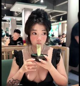 广州顶级反差母PP第二弹：自拍视频短小精悍[67V-2.2G]