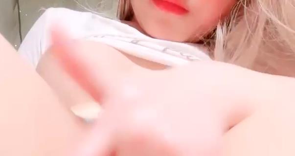 喷泉女王曼希宝宝：身材漂亮白皙，2V-2G视频资源下载