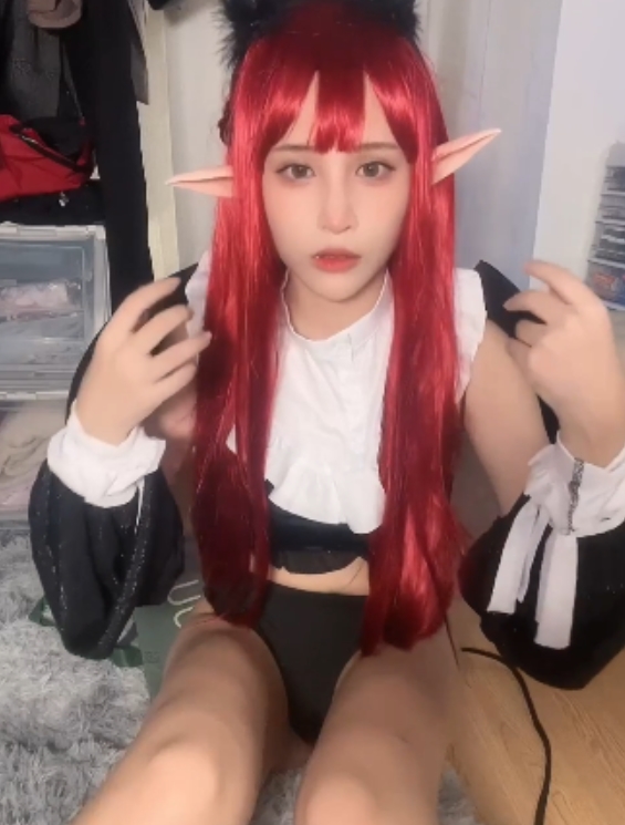 台湾妹子Ashisyourlove艾希：百度ED2K视频37.1G，学姐上门演绎多样魅力