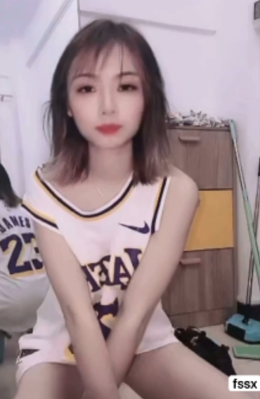 小雪：反差女主播12V1.92G视频百度盘