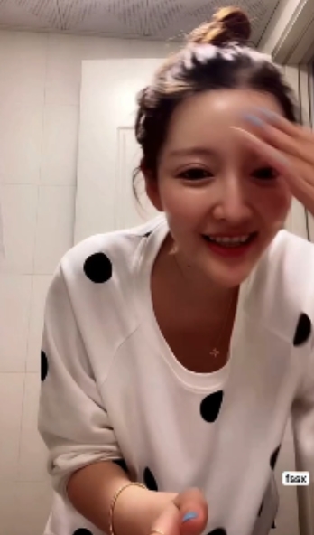 小雪：反差女主播12V1.92G视频百度盘