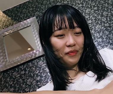 高清完整版实习生岛国资源：身材迷人，粉丝疯狂，发型成槽点