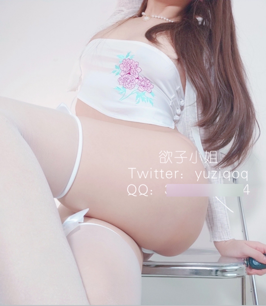 小蔡头喵喵喵视频合集：黑丝毛衣格子裙，125.5克收藏精华！