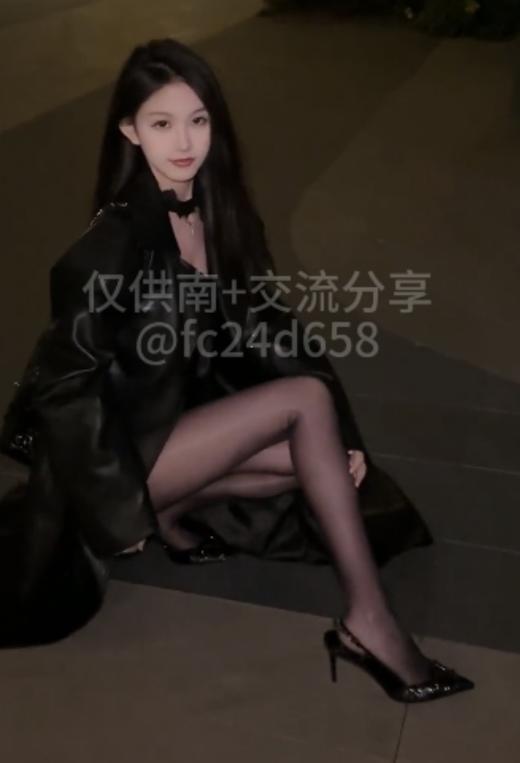南妹儿自行打包4v+817M视频,百度盘分享,论坛独家扒下,隔丝直入诱人压缩7z视频大小/数量