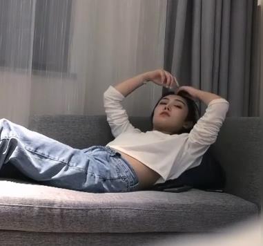 T花学生美女合集3V-1.3G：不同女主，颜值身材俱佳，用嘴观看