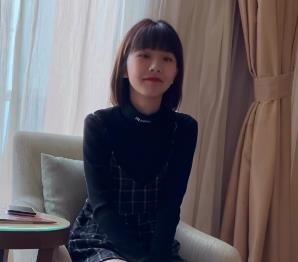 Venusbabe：AI增强4V-3.2G自拍视频，45分钟时长，粉丝热情不减，观看体验棒棒糖手套H孕