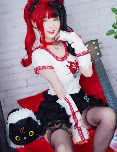 妹子HidoriRoseCOSPLAY妹子吸血鬼视频1个照片57张大小156MB