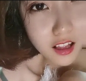 清纯大眼萌妹子厕所放飞自我视频311MB百度盘