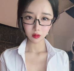 网易CC小恩雅土豪百元定制合集12V+7.56G