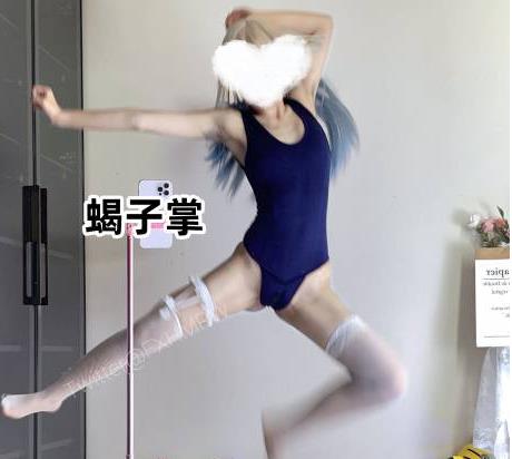 某推最新抖音风BGM变装L舞合集，久妖V领衔，乌鸦坐飞机逗趣表演，869M视频下载