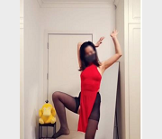 抖音女神诗宝黑丝果舞重燃人气，绅士们快来围观！