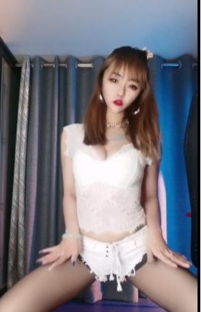 万粉主播陈小魔挑战尺度合集：勇气与突破