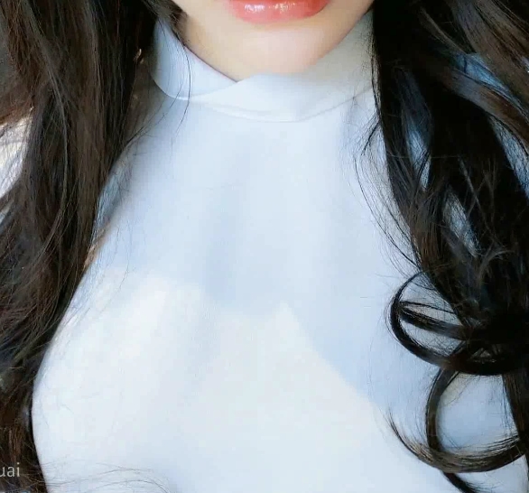 独具风采娜美在网吧展现超凡游戏技巧，2v1.63g百度云游戏视频惊艳全场