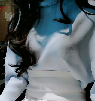 独具风采娜美在网吧展现超凡游戏技巧，2v1.63g百度云游戏视频惊艳全场