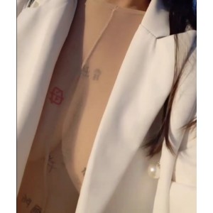 大罩杯CC果如连体肉色丝袜户外全方位展示展示视频，百度盘下载，文件大小456MB
