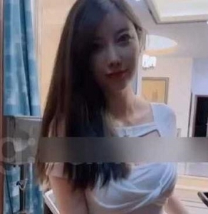 奇妙独家：杨晨晨脱衣扑克定制视频震撼上线!