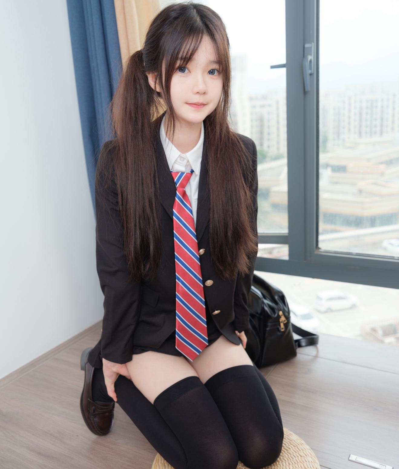 小恩黑丝10G内部定制视频，1v多人游+10，百度盘分享