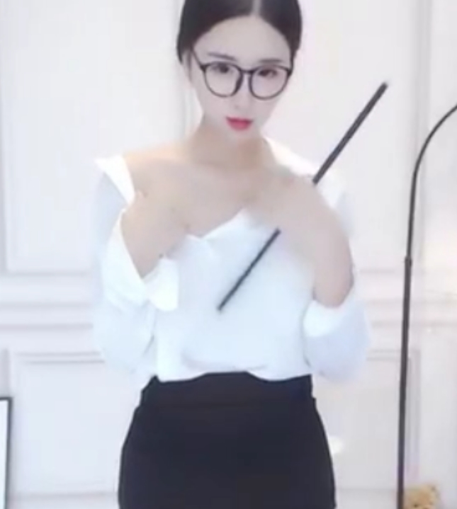 网易CC小恩雅热舞定制剧情合集：102.7g视频魅力无限