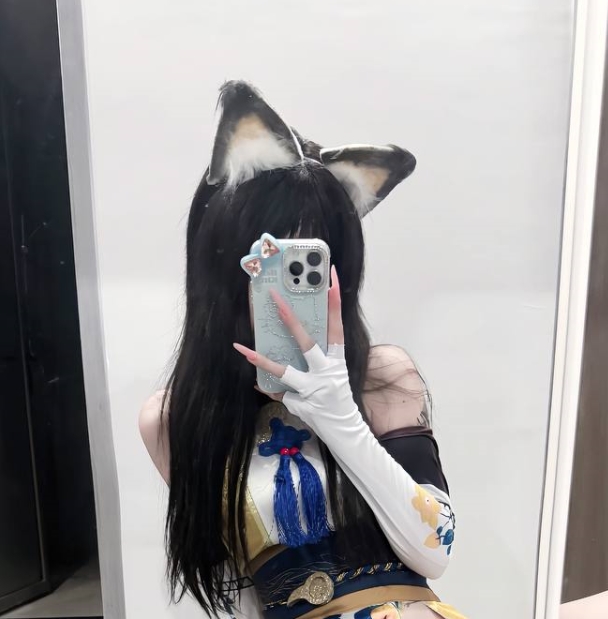 高颜值主角ouoldll与喵合作的520TG高价福利合集，5四人游图片+58V视频，总大小2.53G