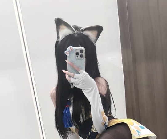 高颜值主角ouoldll与喵合作的520TG高价福利合集，5四人游图片+58V视频，总大小2.53G