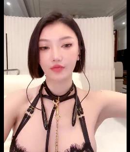 小巫婆福利合集：颜值车灯身材齐全，快手质量局来袭！下载走起~