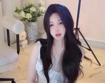 女神小雨自拍视频集锦，时长3V和1.1G，颜值身材堪称完美，喷得最厉害！人气飙升，悬赏寻找，赶紧观看啦！